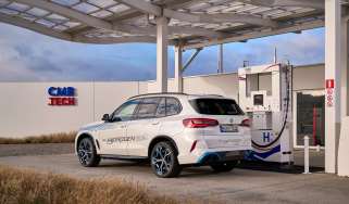 BMW iX5 Hydrogen - fill up
