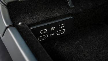 Range Rover Sport P550e Autobiography long-term - USBs