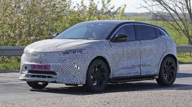 Renault Megane E-Tech Facelift - front 3/4