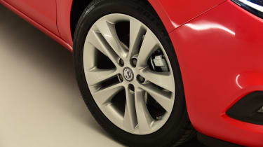 Vauxhall Zafira Tourer - studio wheel detail