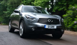 Infiniti FX 30d S front tracking