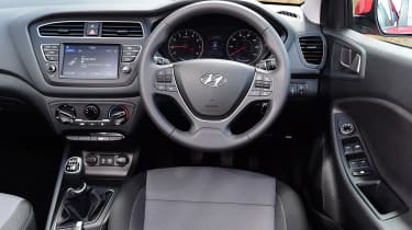 Hyundai i20 mk2 - interior