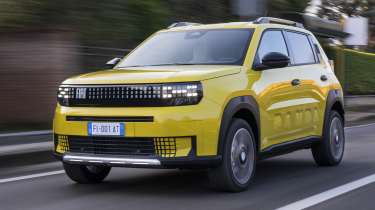 Fiat Grande Panda La Prima - front tracking