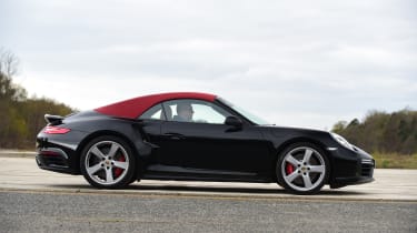 Porsche 911 Turbo Cabriolet 2016 - roof closed