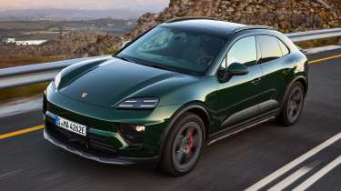 Porsche Macan 4S - front action