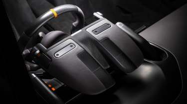 McLaren M6GT Concept - steering wheel