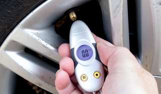Best tyre pressure gauges - header image 
