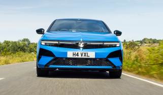 Vauxhall Astra manual - blue hatch front end