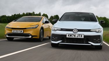 Volkswagen Golf GTE vs Toyota Prius - side-by-side front 