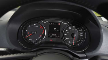 Audi Q2 - dials