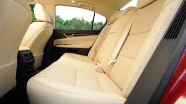 Lexus  GS 450h rear seats