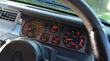 Renault 5 GT Turbo - dials
