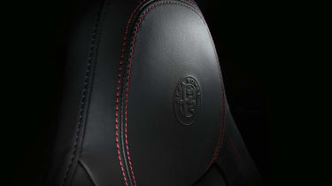 Alfa Romeo Stelvio Quadrifoglio  - headrest