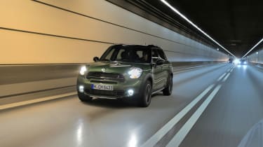MINI Countryman tunnel