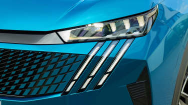 Peugeot 3008 Hybrid - headlight