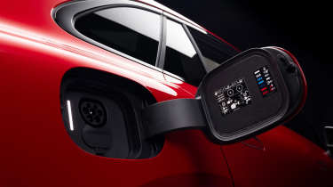 Mercedes GLC - charging port