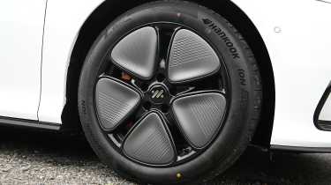 MG IM5 - wheel
