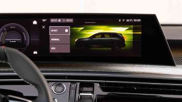 Peugeot E-5008 - infotainment drive mode screen