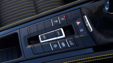 Used Porsche 718 Boxster Mk4 - centre console