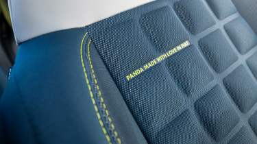 Fiat Grande Panda Hybrid La Prima - seat detail