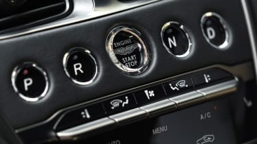 Aston Martin DBS Superleggera - buttons