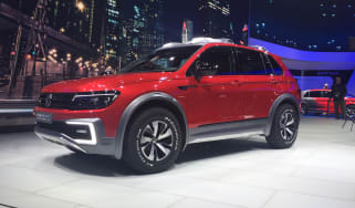 Volkswagen Tiguan GTE Active Concept - front quarter show