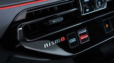Nissan Leaf Nismo - badges