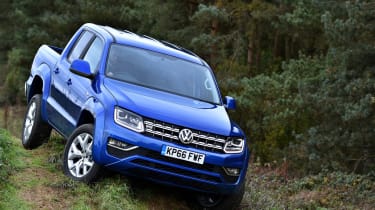 Volkswagen Amarok pick-up 2016 - offroad downhill