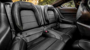 Ford Mustang Shelby GT500 - rear seats