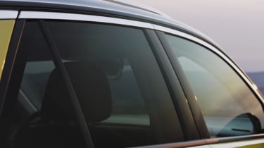 Volkswagen T-roc teaser video glass