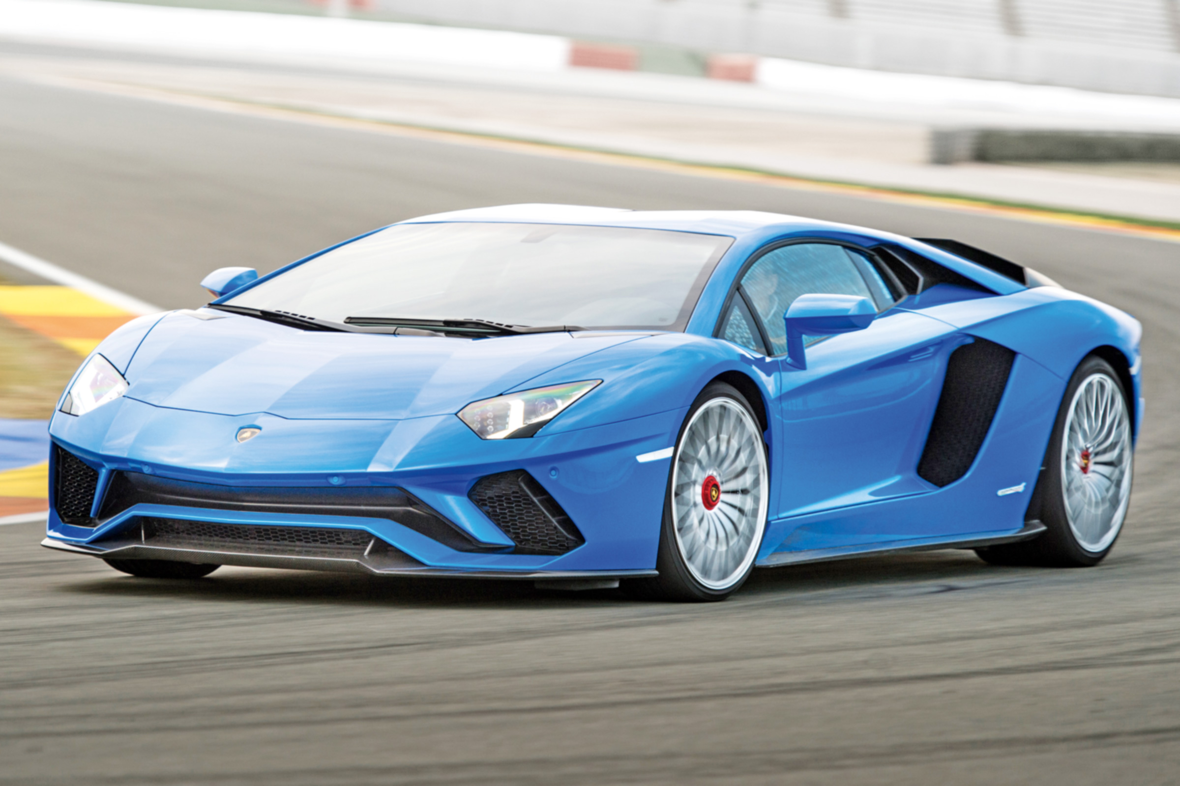 Что такое lamborghini aventador