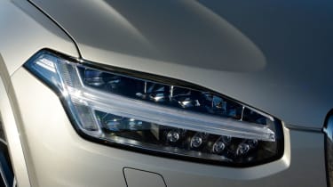 Volvo XC90 2015 - headlights