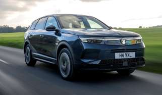 Vauxhall Grandland PHEV - front 3/4