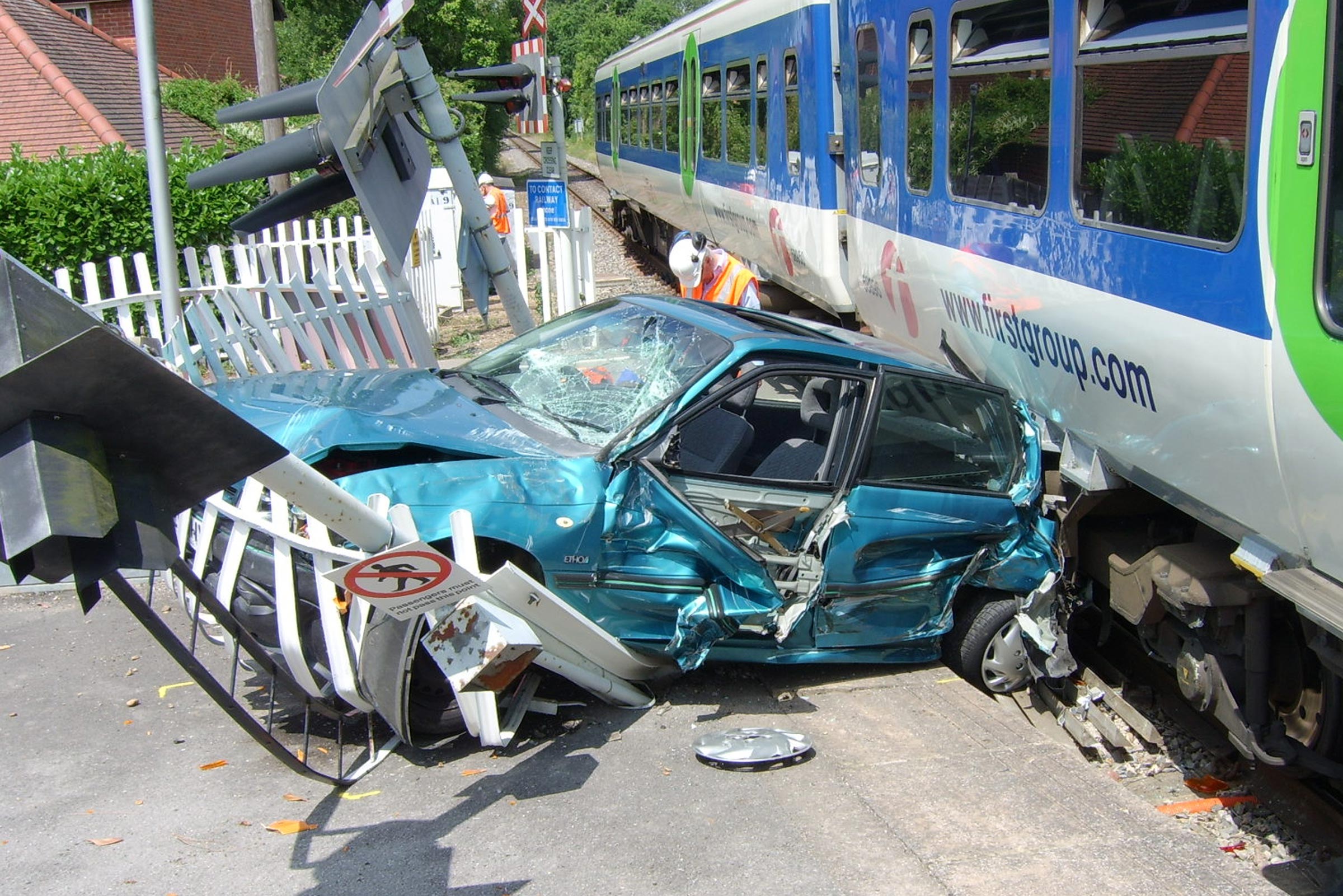 One In Seven Drivers Would Jump A Level Crossing Auto Express