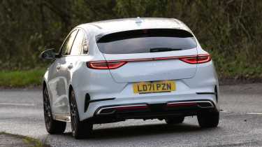 Kia Proceed Mk3 - rear cornering