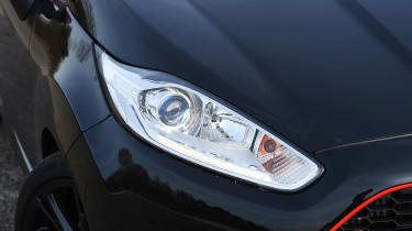SEAT Ibiza SC FR vs Ford Fiesta Zetec S Black Edition - Fiesta headlight
