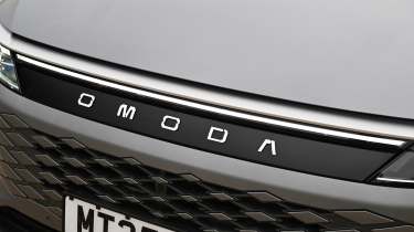 Omoda 9 - front badge