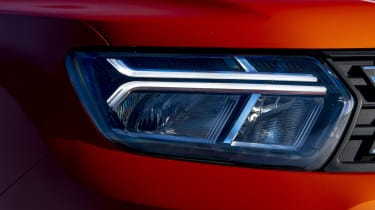 Dacia Duster - headlights