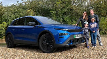 Skoda Elroq vRS - front 3/4 with family