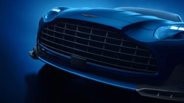 Aston Martin DB12 S - grille
