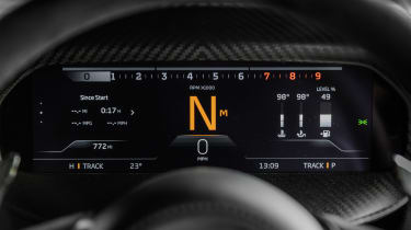McLaren 750S - dials