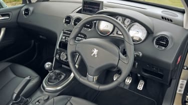 Peugeot 308 1.6 e-HDi interior