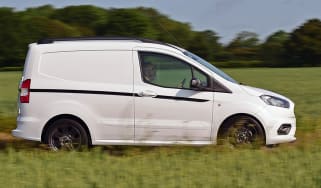 Ford Transit Courier Sport - side