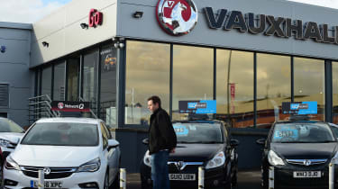 How to negotiate the price of a new car - Hugo Vauxhall