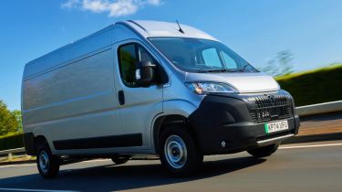 Peugeot E-Boxer - front tracking 