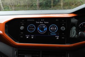 Volkswagen T-Cross - infotainment economy