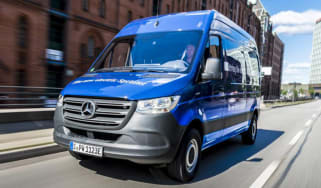Mercedes e-Sprinter - front tracking close