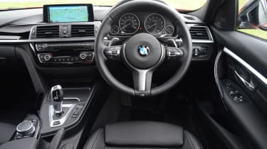 BMW 330e 2016 - interior