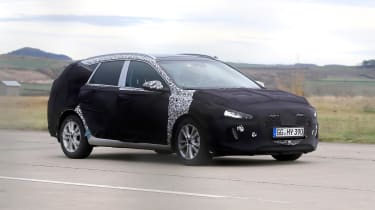 Hyundai i30 estate spy shots