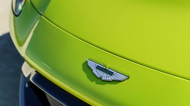 Aston Martin Vantage - badge
